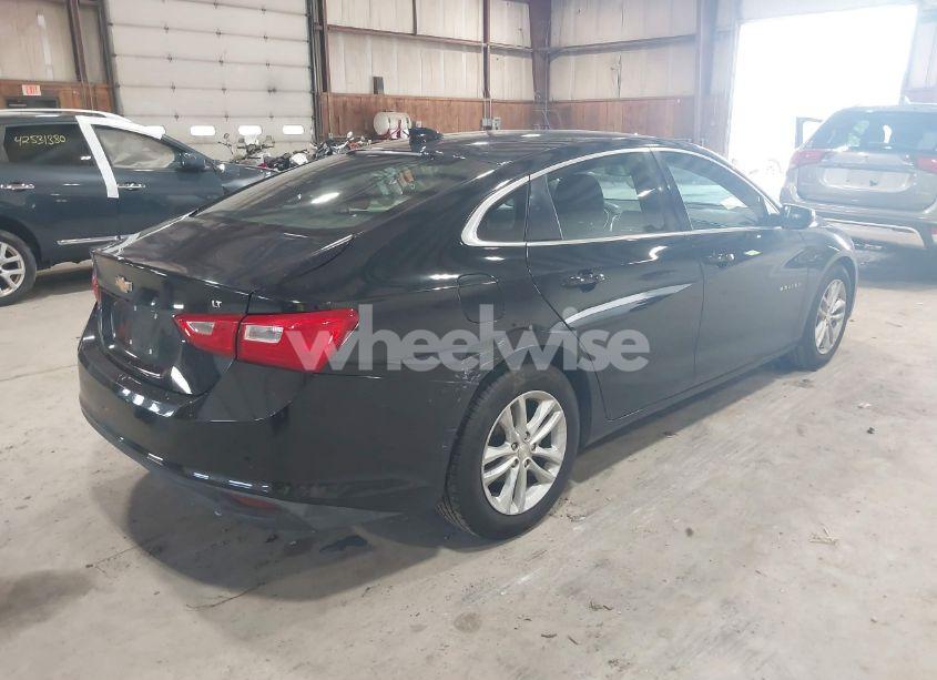 Photo 4 of 2018 Chevrolet Malibu LT (VIN 1G1ZD5ST6JF215485)