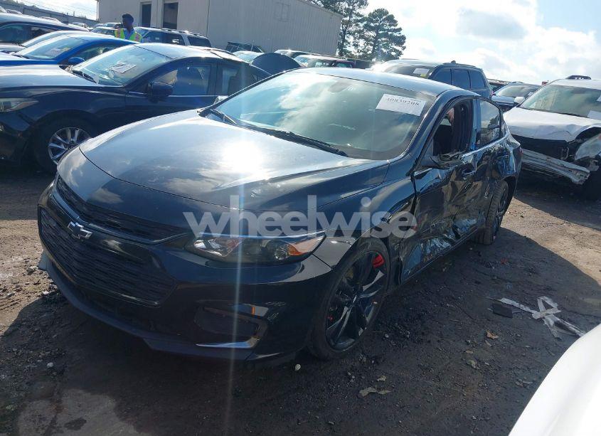 Photo 2 of 2018 Chevrolet Malibu LT (VIN 1G1ZD5ST6JF218774)