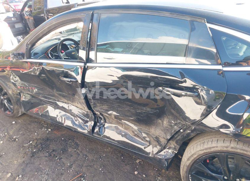 Photo 6 of 2018 Chevrolet Malibu LT (VIN 1G1ZD5ST6JF218774)