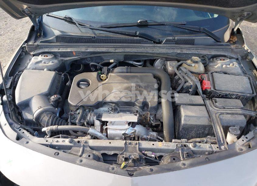 Photo 10 of 2018 Chevrolet Malibu LT (VIN 1G1ZD5ST6JF222680)