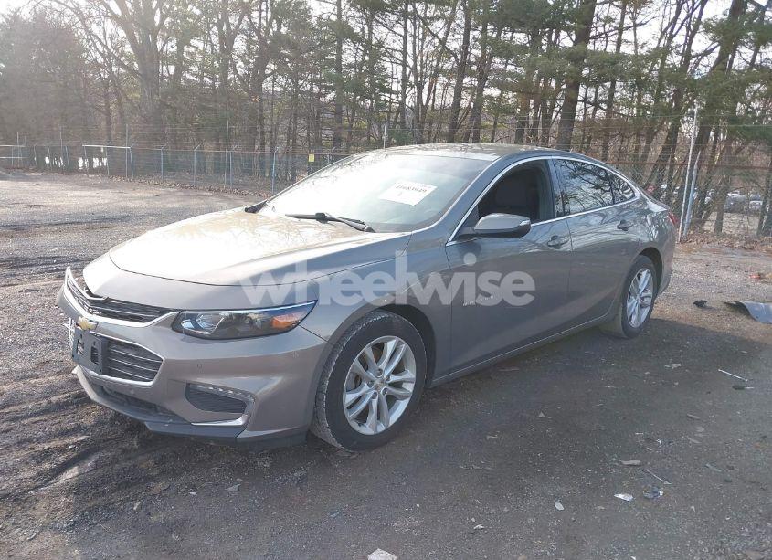 Photo 2 of 2018 Chevrolet Malibu LT (VIN 1G1ZD5ST6JF222680)