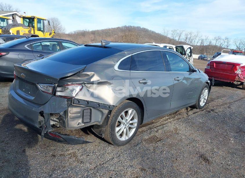 Photo 4 of 2018 Chevrolet Malibu LT (VIN 1G1ZD5ST6JF222680)