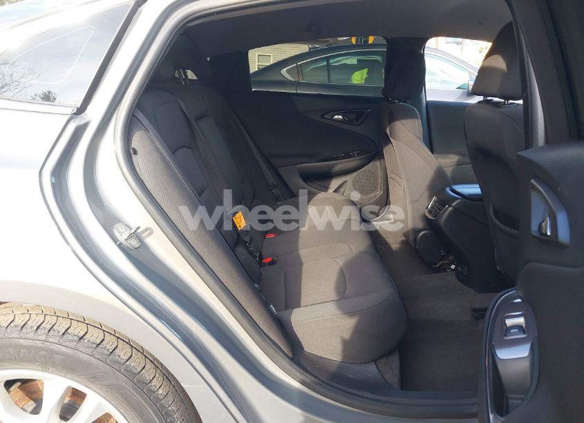 Photo 8 of 2018 Chevrolet Malibu LT (VIN 1G1ZD5ST6JF222680)