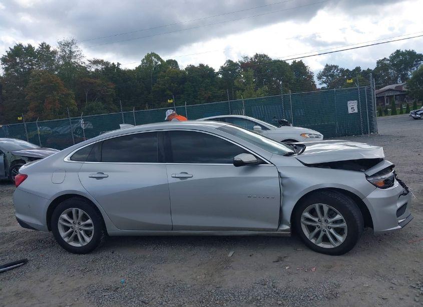 Photo 13 of 2018 Chevrolet Malibu LT (VIN 1G1ZD5ST6JF237373)