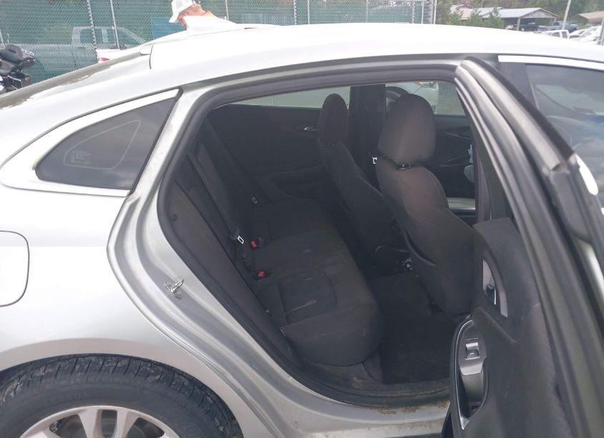 Photo 8 of 2018 Chevrolet Malibu LT (VIN 1G1ZD5ST6JF237373)