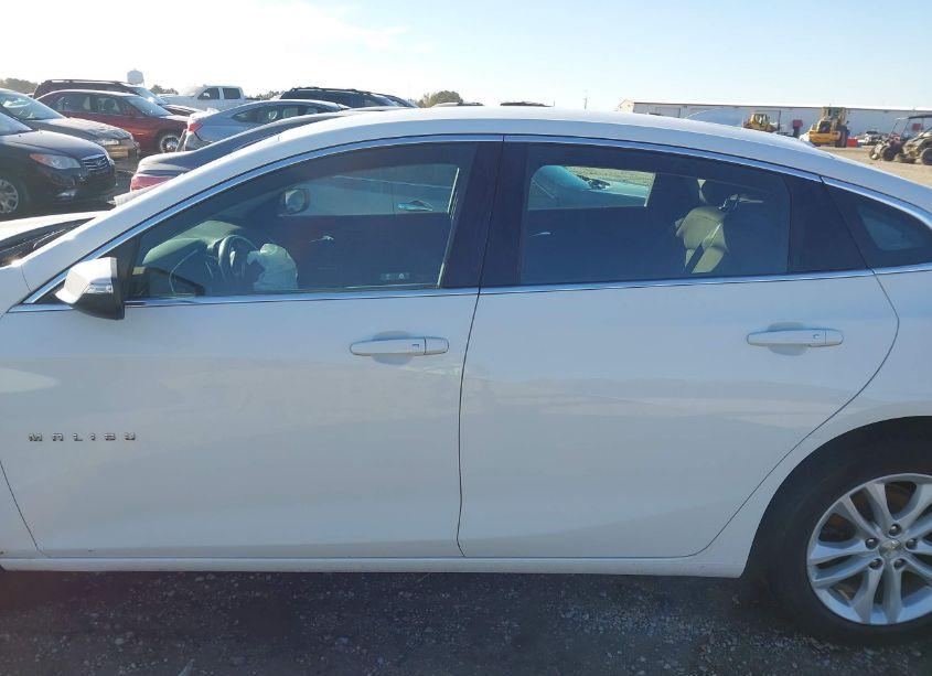 Photo 13 of 2018 Chevrolet Malibu LT (VIN 1G1ZD5ST6JF237714)