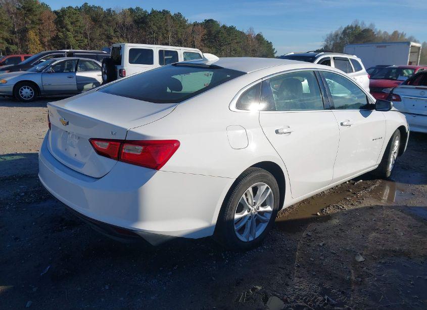 Photo 4 of 2018 Chevrolet Malibu LT (VIN 1G1ZD5ST6JF237714)