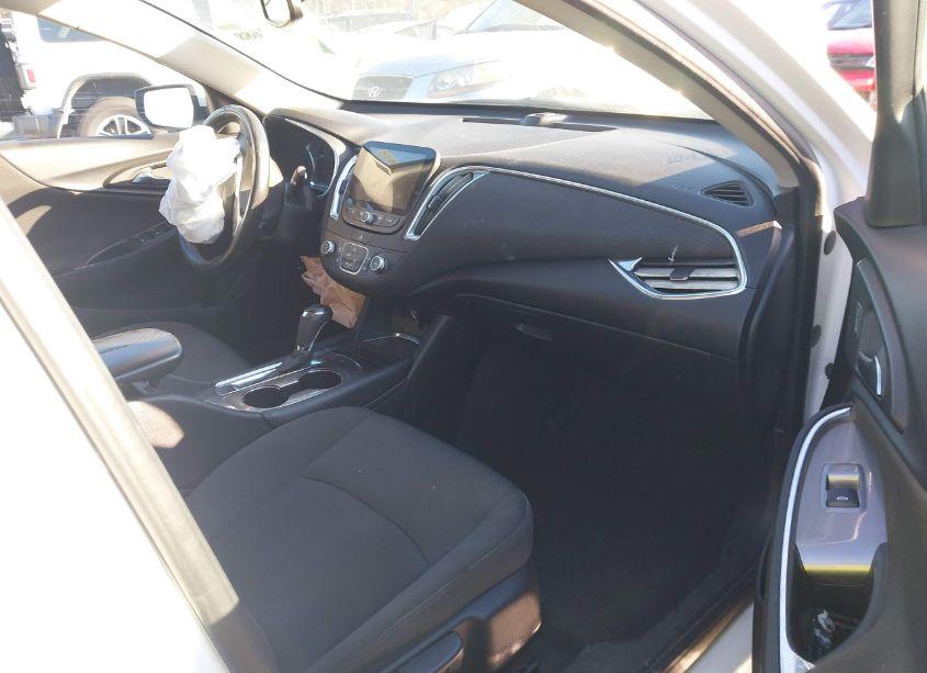 Photo 5 of 2018 Chevrolet Malibu LT (VIN 1G1ZD5ST6JF237714)