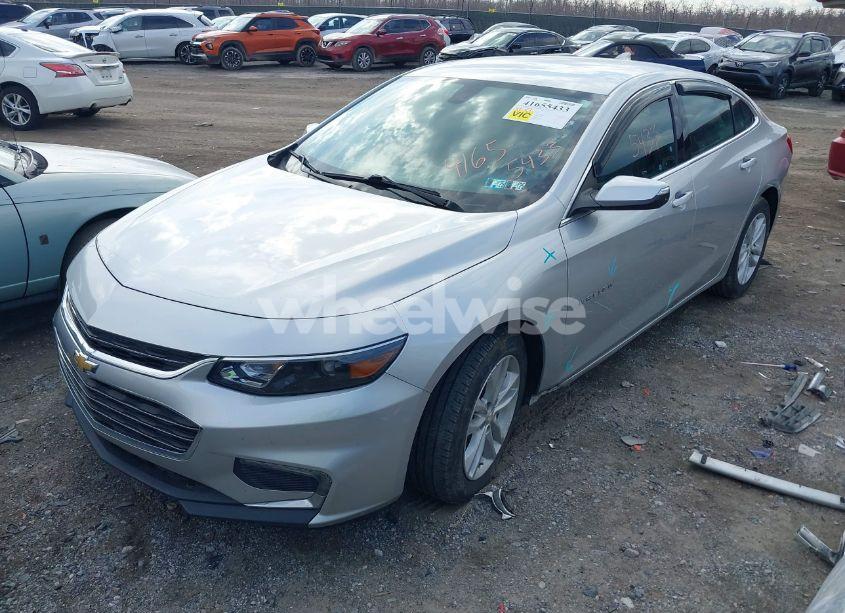 Photo 2 of 2018 Chevrolet Malibu LT (VIN 1G1ZD5ST6JF238068)