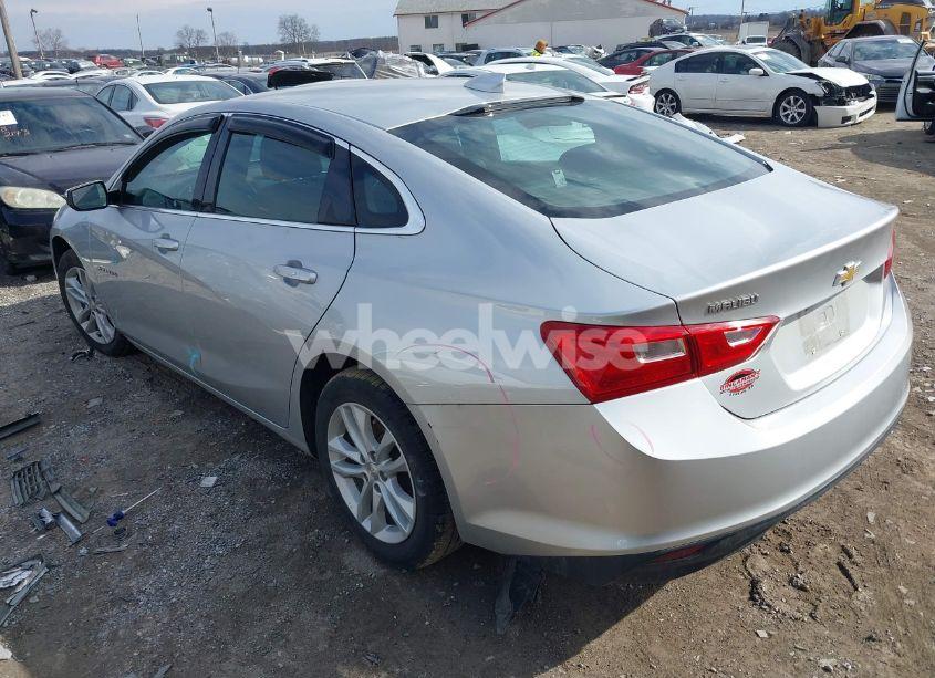 Photo 3 of 2018 Chevrolet Malibu LT (VIN 1G1ZD5ST6JF238068)