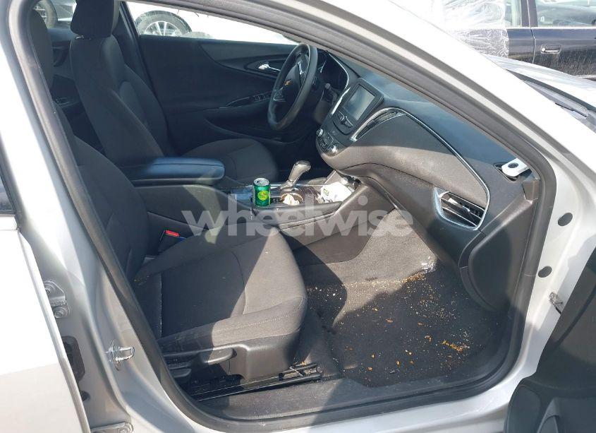 Photo 5 of 2018 Chevrolet Malibu LT (VIN 1G1ZD5ST6JF238068)