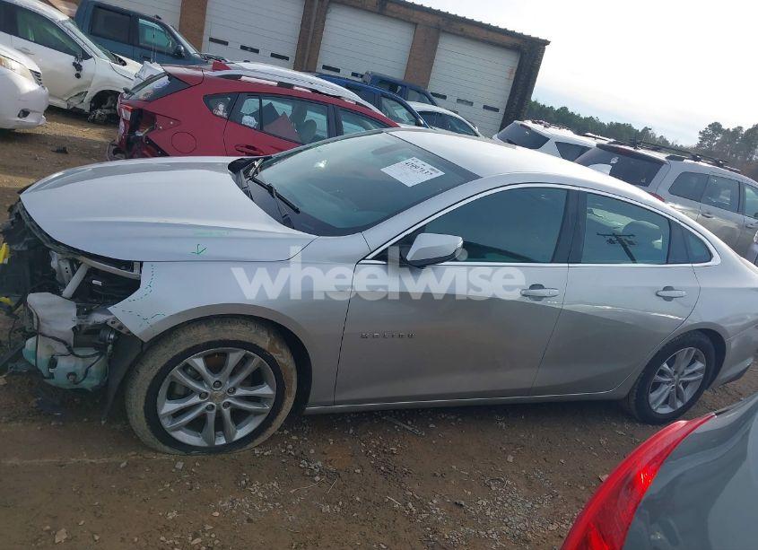 Photo 15 of 2018 Chevrolet Malibu LT (VIN 1G1ZD5ST6JF238085)
