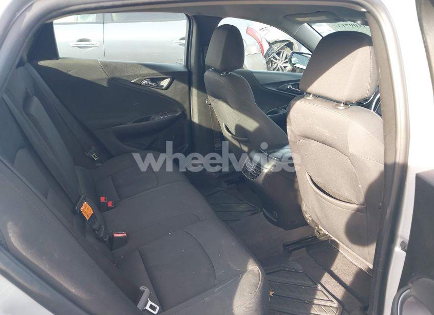 Photo 8 of 2018 Chevrolet Malibu LT (VIN 1G1ZD5ST6JF238085)