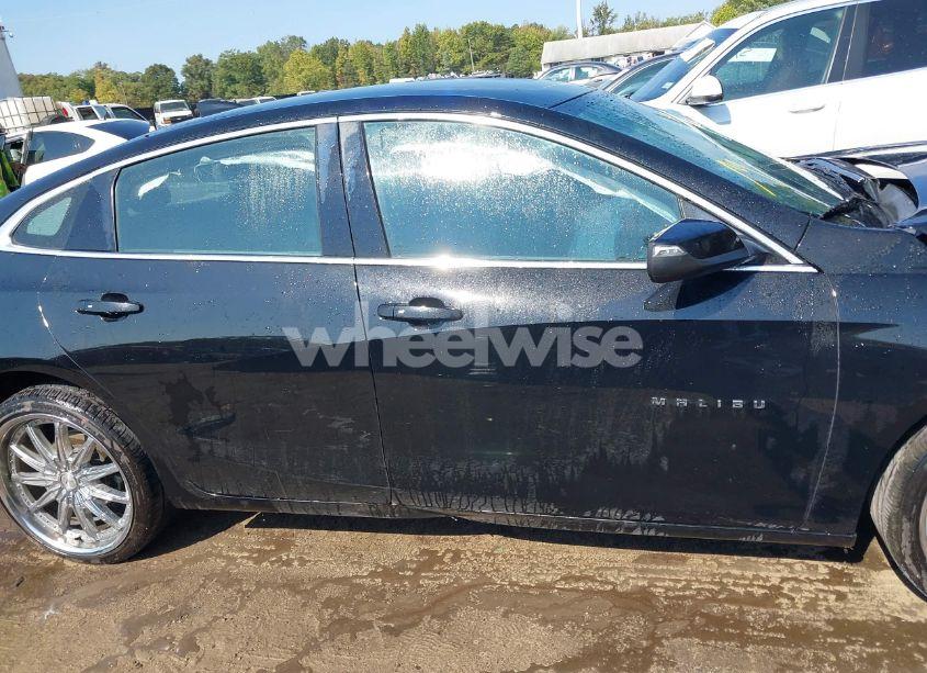 Photo 12 of 2018 Chevrolet Malibu LT (VIN 1G1ZD5ST6JF239544)