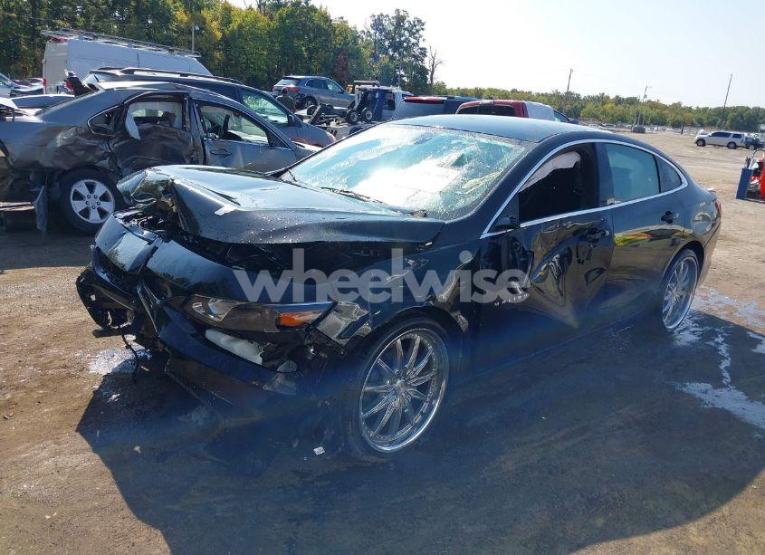 Photo 2 of 2018 Chevrolet Malibu LT (VIN 1G1ZD5ST6JF239544)