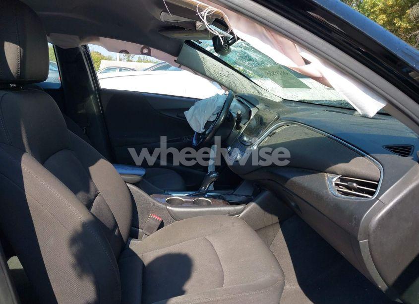 Photo 5 of 2018 Chevrolet Malibu LT (VIN 1G1ZD5ST6JF239544)