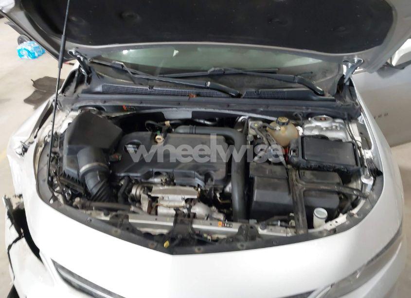 Photo 10 of 2018 Chevrolet Malibu LT (VIN 1G1ZD5ST6JF241438)