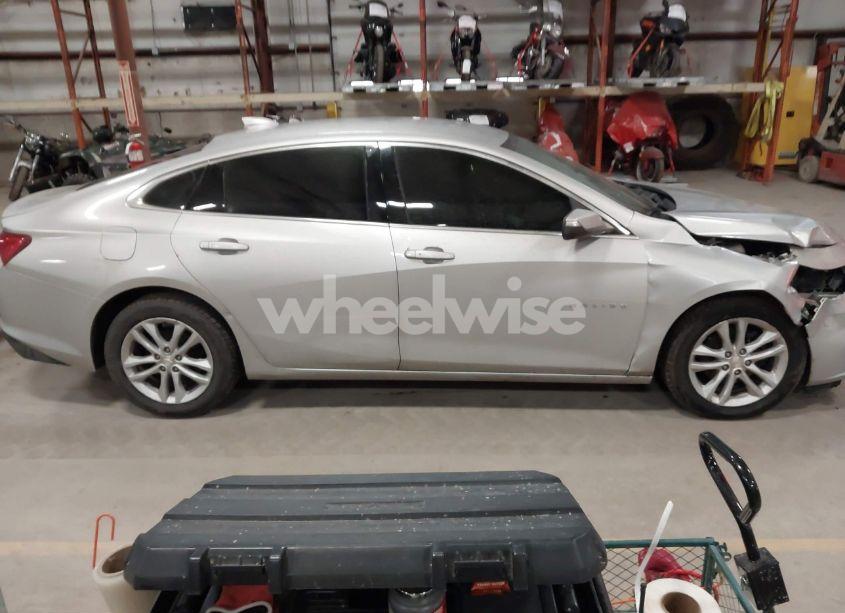 Photo 14 of 2018 Chevrolet Malibu LT (VIN 1G1ZD5ST6JF241438)