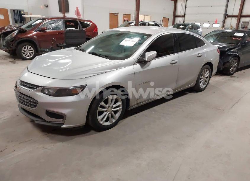Photo 2 of 2018 Chevrolet Malibu LT (VIN 1G1ZD5ST6JF241438)