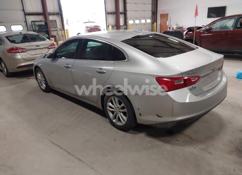 Photo 3 of 2018 Chevrolet Malibu LT (VIN 1G1ZD5ST6JF241438)