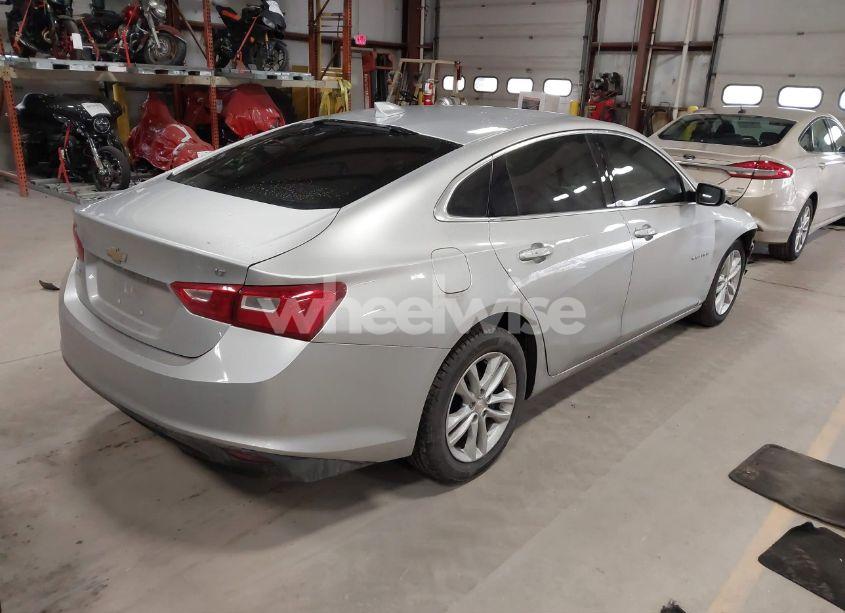 Photo 4 of 2018 Chevrolet Malibu LT (VIN 1G1ZD5ST6JF241438)