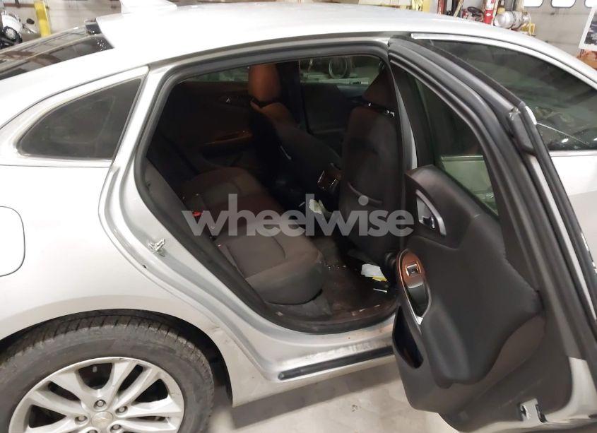 Photo 8 of 2018 Chevrolet Malibu LT (VIN 1G1ZD5ST6JF241438)