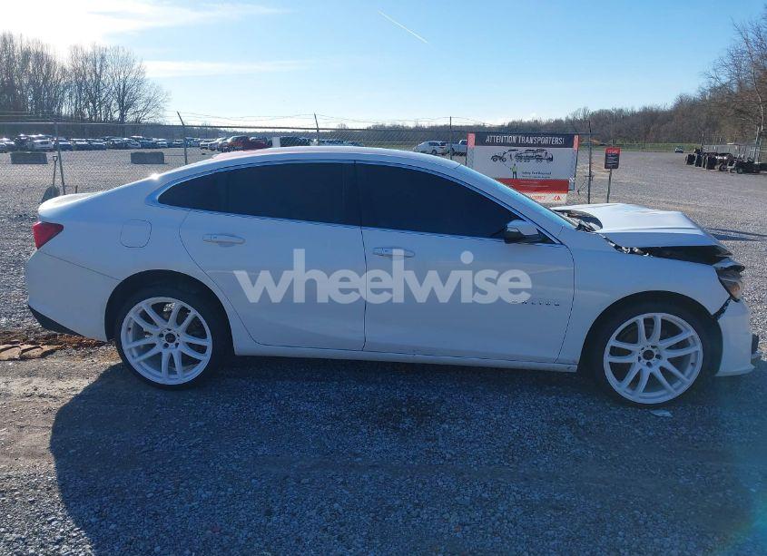 Photo 13 of 2018 Chevrolet Malibu LT (VIN 1G1ZD5ST6JF263360)