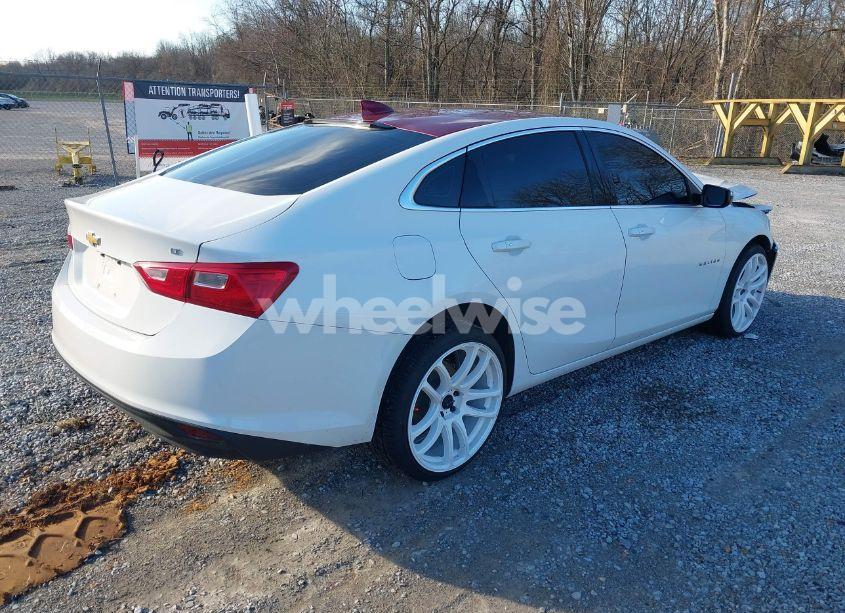 Photo 4 of 2018 Chevrolet Malibu LT (VIN 1G1ZD5ST6JF263360)