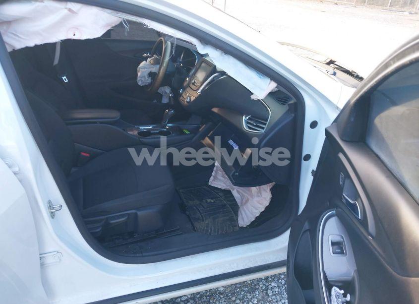 Photo 5 of 2018 Chevrolet Malibu LT (VIN 1G1ZD5ST6JF263360)