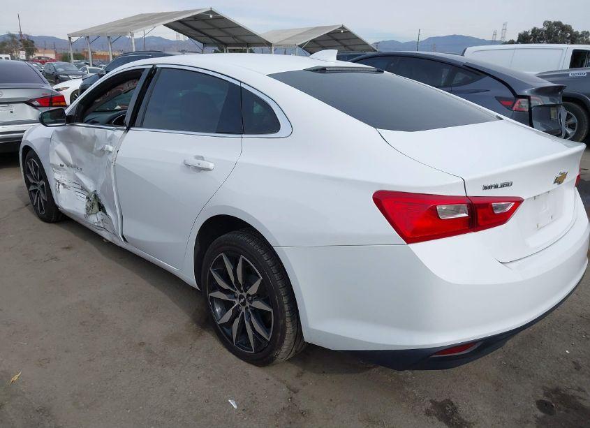 Photo 3 of 2018 Chevrolet Malibu LT (VIN 1G1ZD5ST6JF287125)
