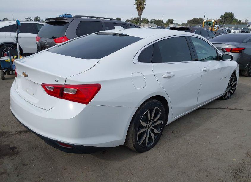 Photo 4 of 2018 Chevrolet Malibu LT (VIN 1G1ZD5ST6JF287125)