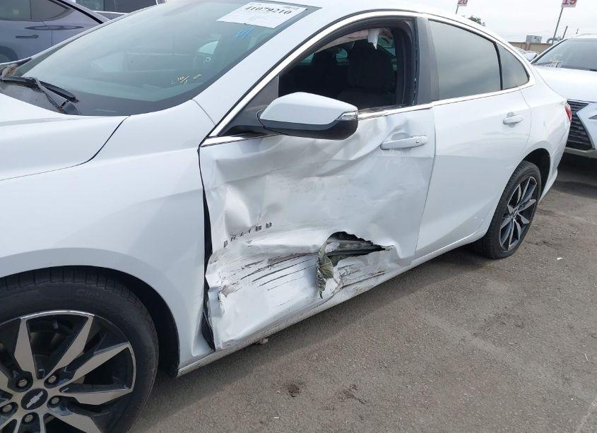 Photo 6 of 2018 Chevrolet Malibu LT (VIN 1G1ZD5ST6JF287125)