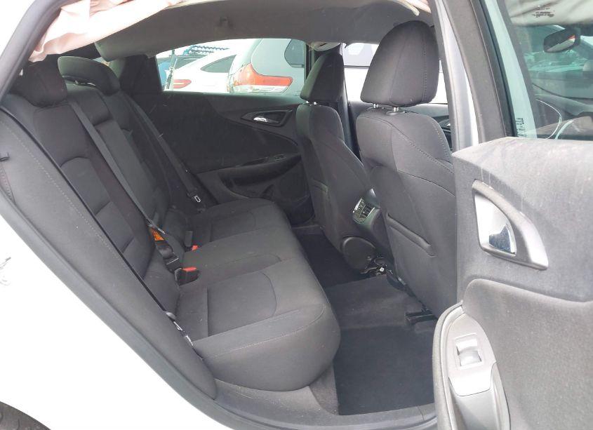 Photo 8 of 2018 Chevrolet Malibu LT (VIN 1G1ZD5ST6JF287125)