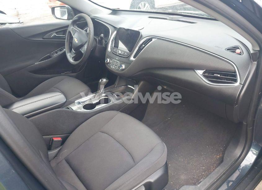 Photo 5 of 2019 Chevrolet Malibu LT (VIN 1G1ZD5ST6KF113086)