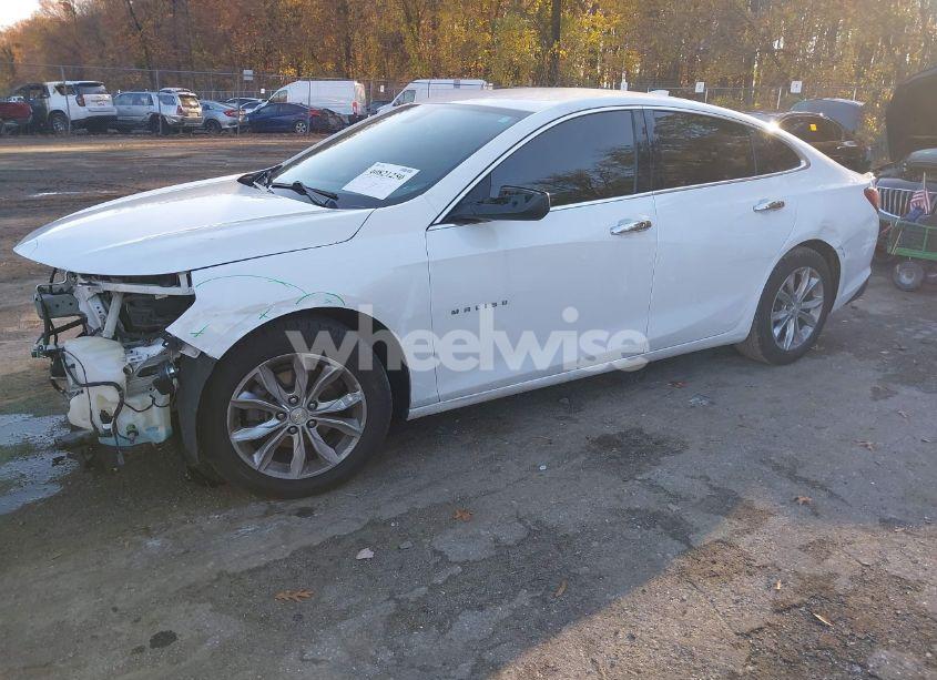 Photo 2 of 2019 Chevrolet Malibu LT (VIN 1G1ZD5ST6KF120314)