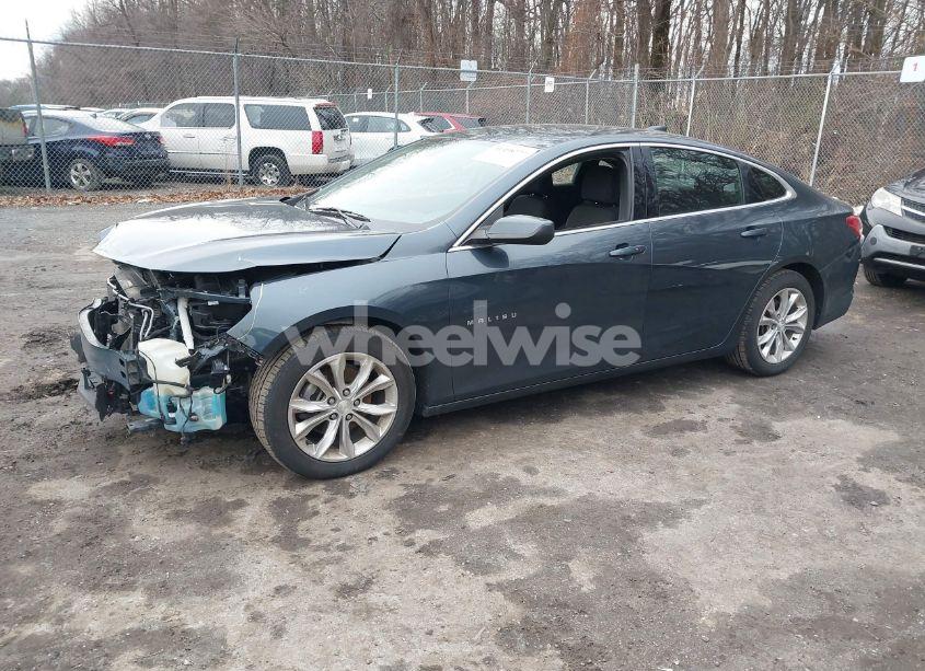 Photo 2 of 2019 Chevrolet Malibu LT (VIN 1G1ZD5ST6KF120376)