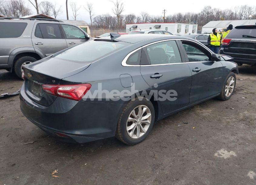 Photo 4 of 2019 Chevrolet Malibu LT (VIN 1G1ZD5ST6KF120376)