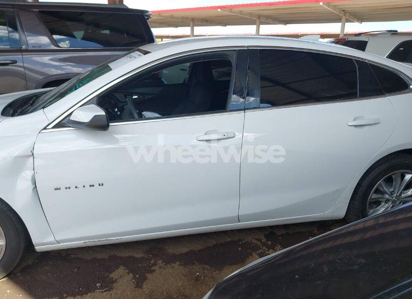 Photo 15 of 2019 Chevrolet Malibu LT (VIN 1G1ZD5ST6KF136593)