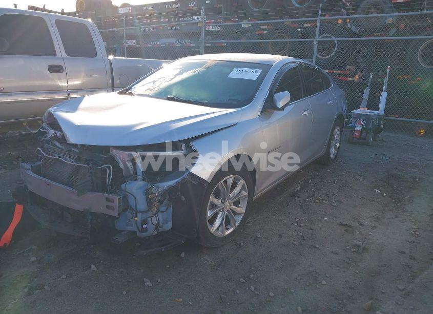 Photo 2 of 2019 Chevrolet Malibu LT (VIN 1G1ZD5ST6KF138814)