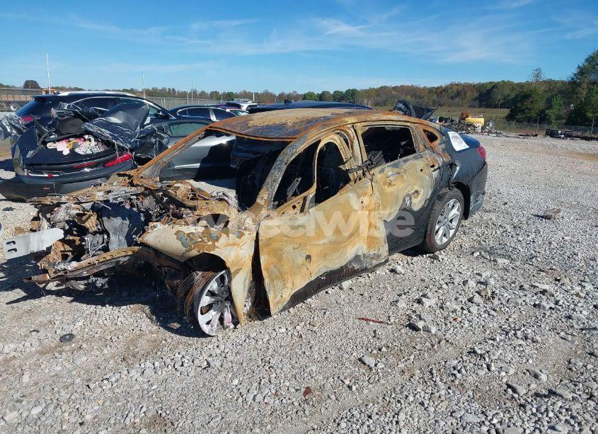 Photo 2 of 2019 Chevrolet Malibu LT (VIN 1G1ZD5ST6KF165494)