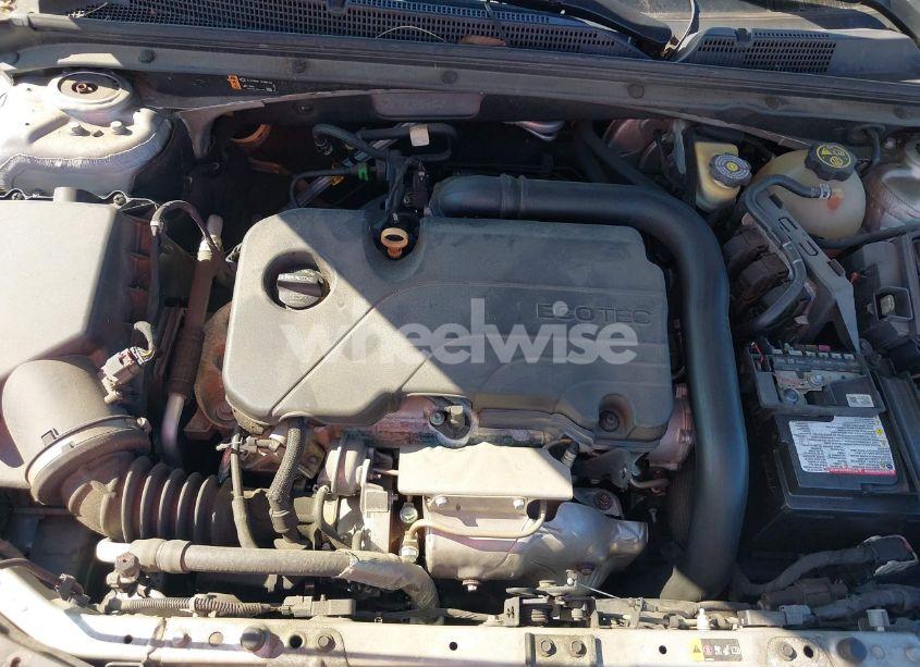 Photo 10 of 2020 Chevrolet Malibu FWD LT (VIN 1G1ZD5ST6LF002975)