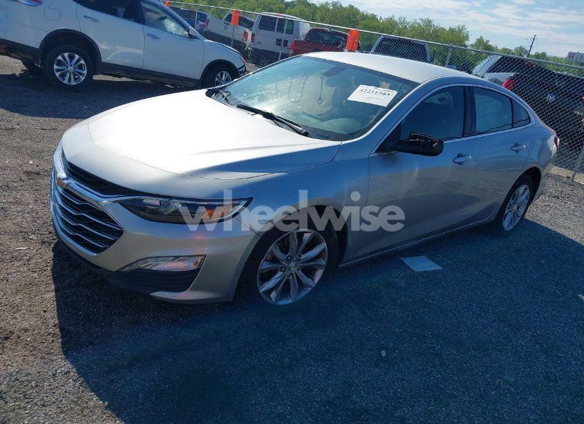 Photo 2 of 2020 Chevrolet Malibu FWD LT (VIN 1G1ZD5ST6LF002975)