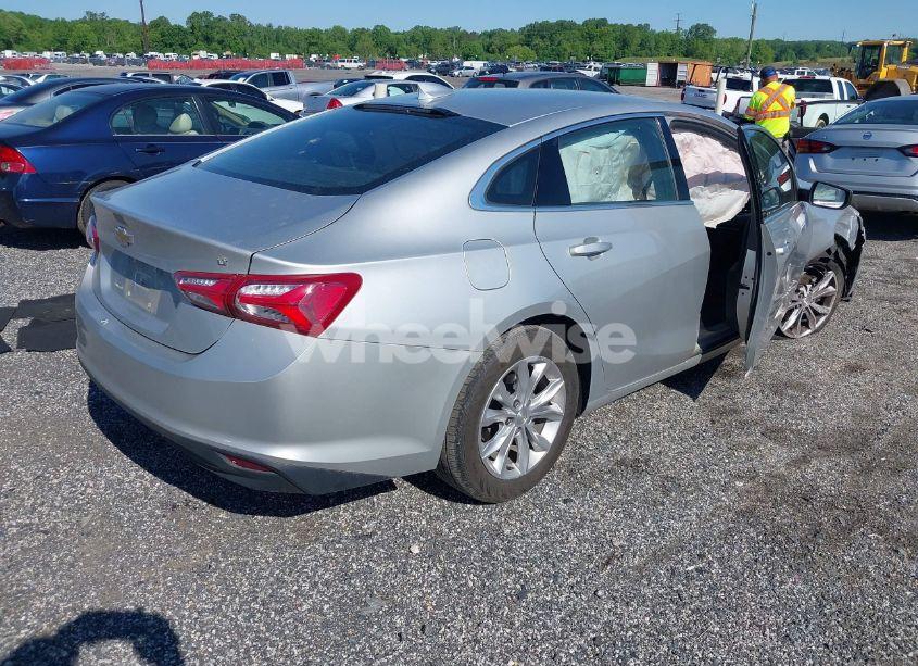 Photo 4 of 2020 Chevrolet Malibu FWD LT (VIN 1G1ZD5ST6LF002975)