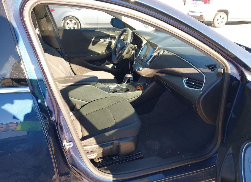 Photo 5 of 2020 Chevrolet Malibu FWD LT (VIN 1G1ZD5ST6LF003799)