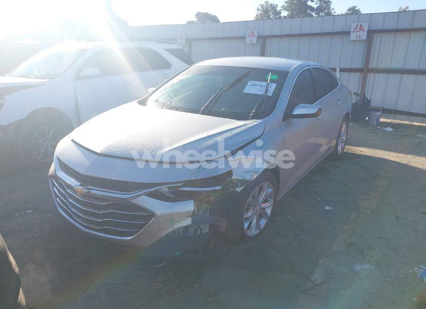 Photo 2 of 2020 Chevrolet Malibu FWD LT (VIN 1G1ZD5ST6LF007321)