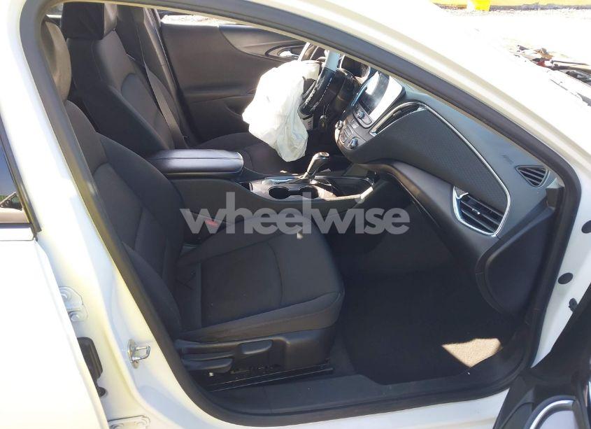 Photo 5 of 2020 Chevrolet Malibu FWD LT (VIN 1G1ZD5ST6LF026466)