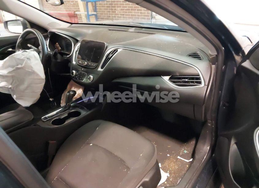 Photo 5 of 2020 Chevrolet Malibu FWD LT (VIN 1G1ZD5ST6LF070855)