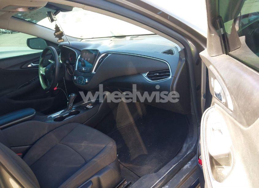 Photo 5 of 2020 Chevrolet Malibu FWD LT (VIN 1G1ZD5ST6LF088157)