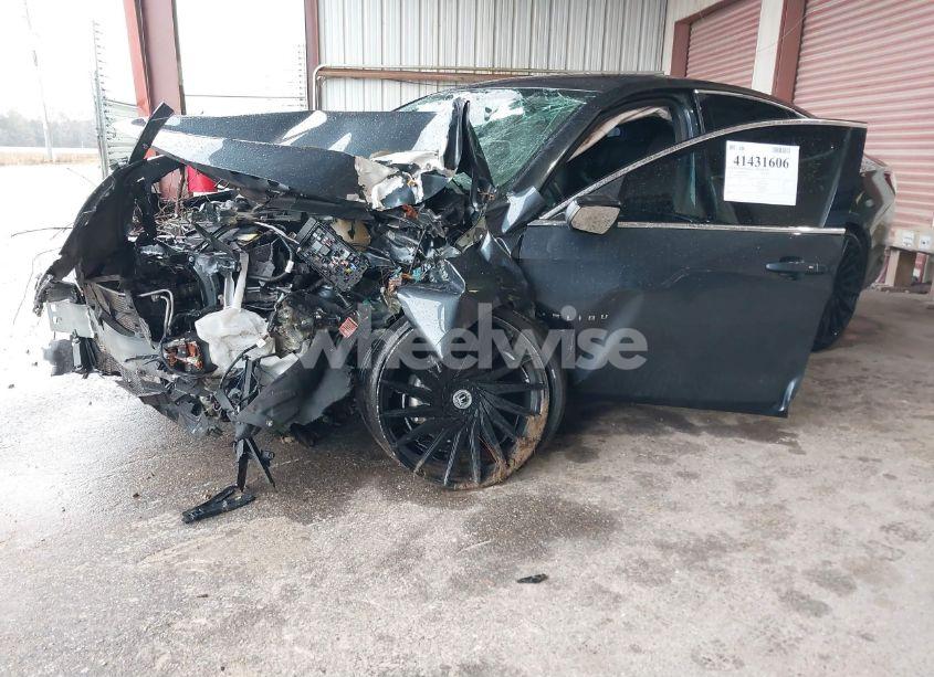 Photo 2 of 2021 Chevrolet Malibu FWD LT (VIN 1G1ZD5ST6MF004484)