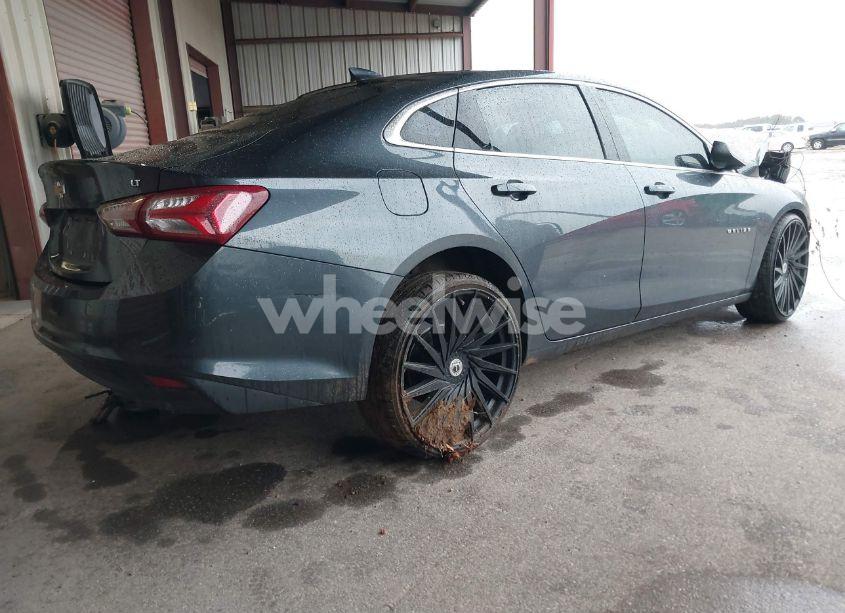 Photo 4 of 2021 Chevrolet Malibu FWD LT (VIN 1G1ZD5ST6MF004484)